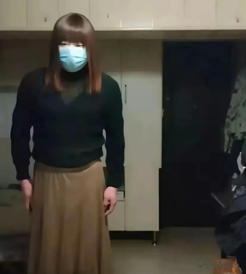 这事真的给我极大的震撼，我就不明白了，一个个健美的小伙子，怎么就对一个老头感兴趣