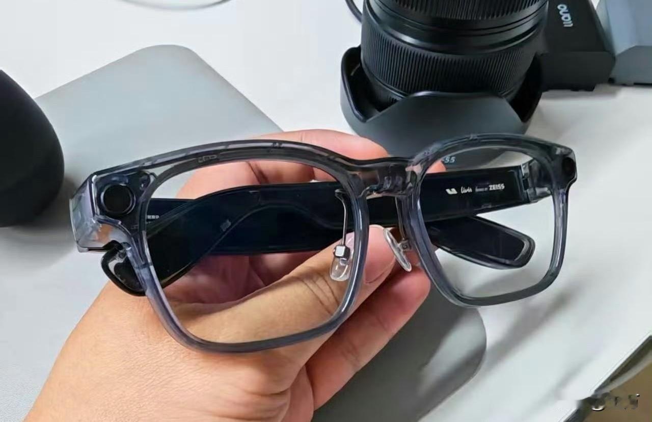 理想的眼镜来了，估计价格不便宜[捂脸]

目前在市面上能够做得比较大的眼镜，好像