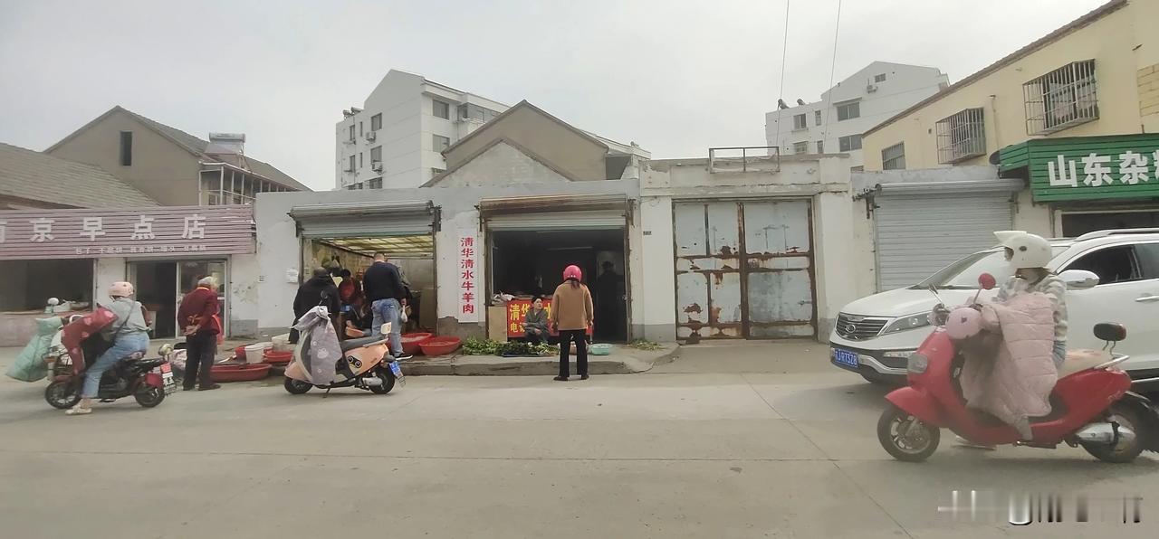 爱收拾屋子的人性格挑剔、苛刻，喜欢说教别人，不爱收拾屋子的人包容性很强，能够容纳