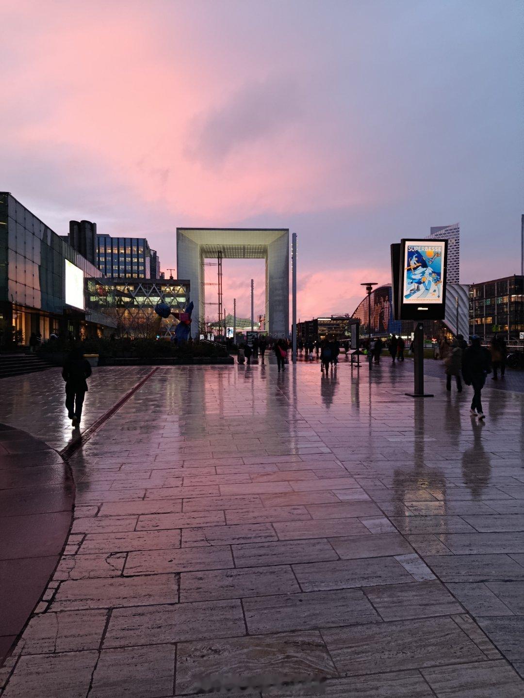 漆园隐吏的分享 La défense 的夕阳巴黎