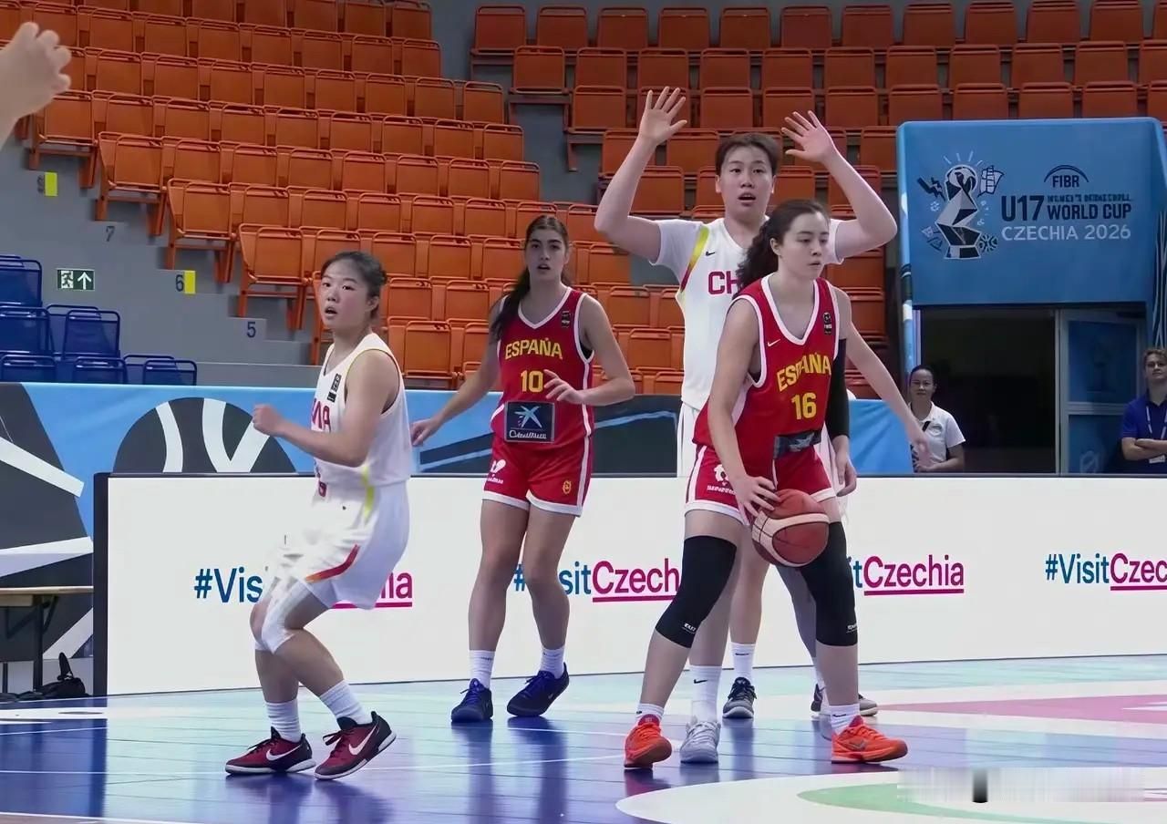 两连胜后突然崩盘！U17女篮惨败西班牙36分，4点原因很现实
 
很多球迷看不懂