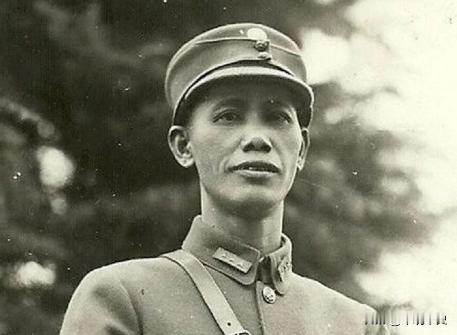 1932年1月，一个日本和尚在上海被杀了，日本领事以此为借口，要求在上海的中国军