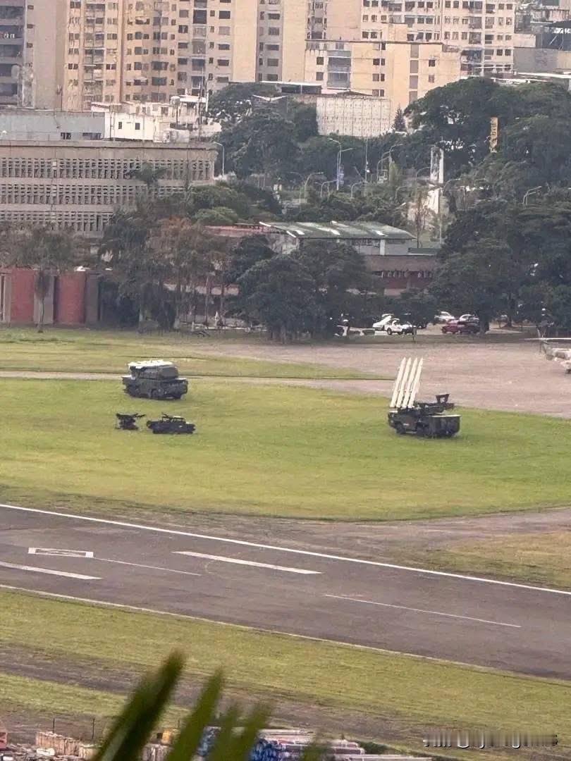 🇻🇪委内瑞拉武装部队部署在加拉加斯弗朗西斯科·德·米兰达元帅空军基地的“布克