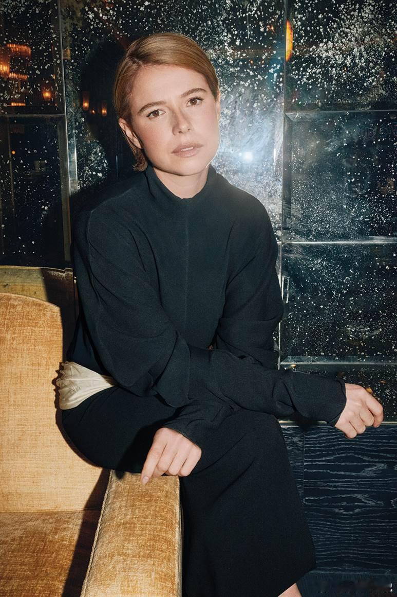 暗黑新娘定档 3 月 6 日定档太炸！金球影后疯批新娘气场全开，搭档贝尔，这波影