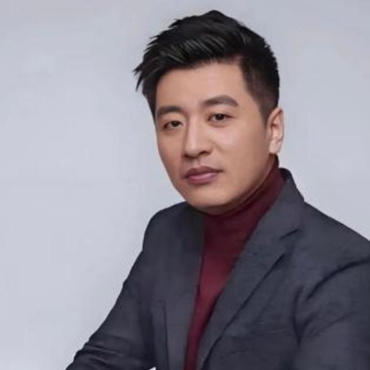 太心疼！张雪峰拼命护家人，却没护住自己
 
张雪峰41岁突发心源性猝死，让人久久