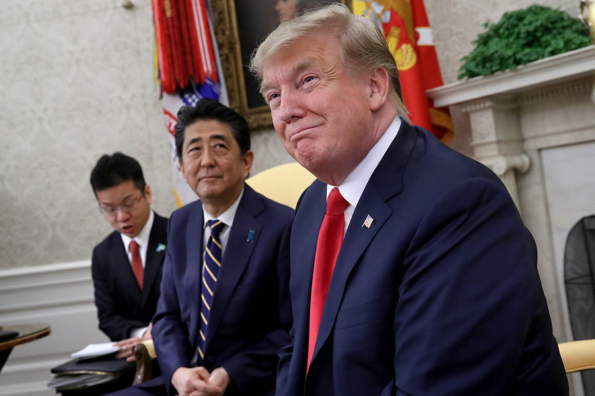 美国总统特朗普访日期间，将与日本首相高市早苗进行会晤，并安排共同乘坐军用直升机前