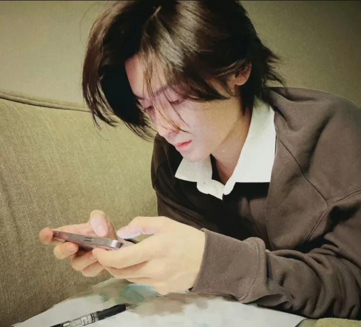 心肝：侯明昊
底线：侯明昊
天使：侯明昊
心上人：侯明昊
理想型：侯明昊
偏爱：