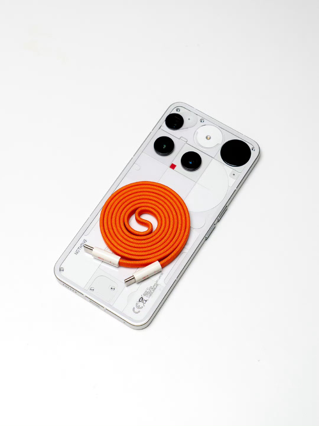 快速来贴贴最新发布的 Nothing Phone (3) 全新的透明设计，理性到