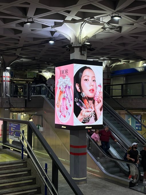 JISOO “Dior Addict”西班牙地广📍金智秀