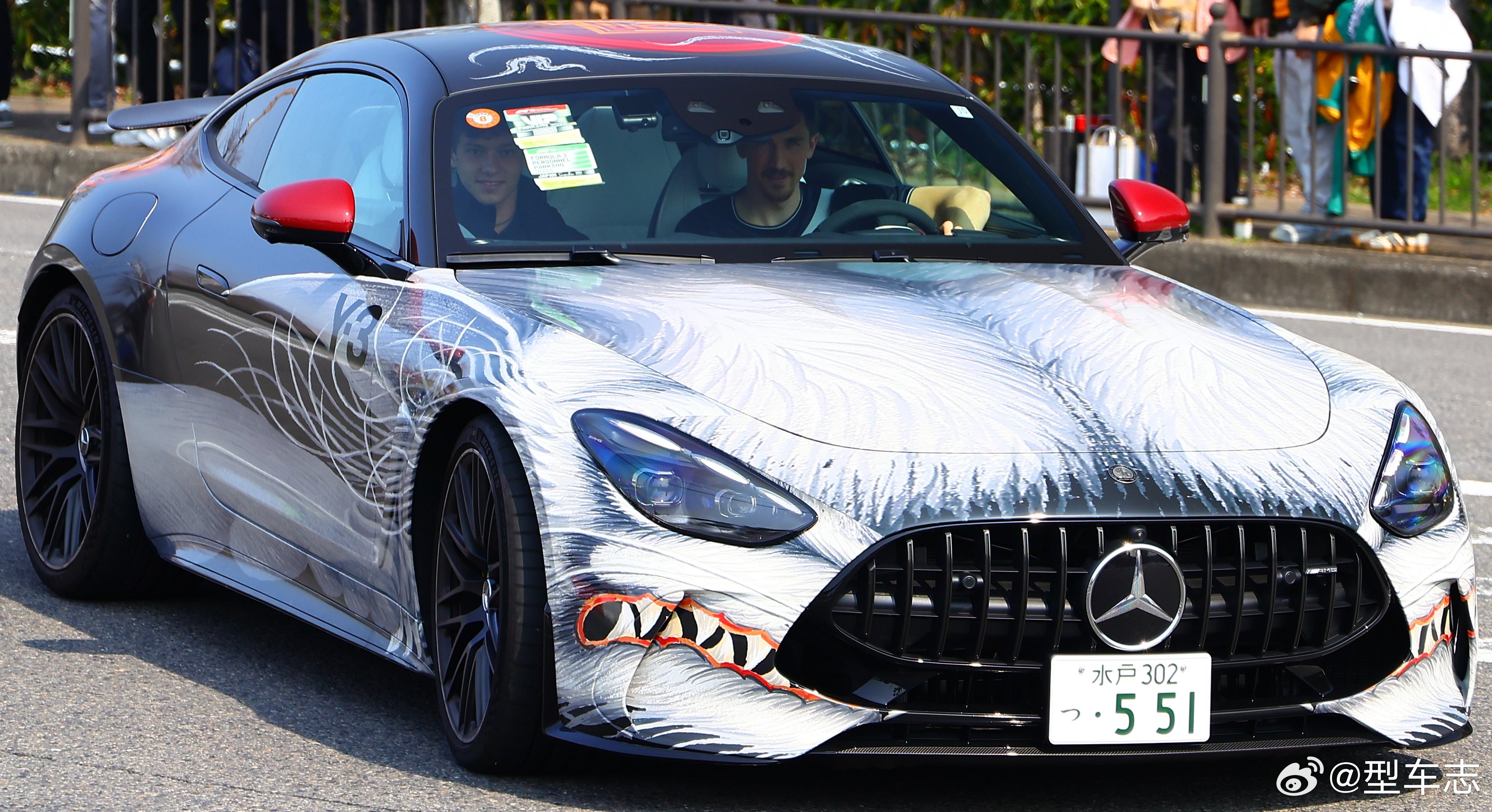 安东内利夺得F1日本站冠军安东内利的通勤座驾，奔驰为F1日本站定制的AMG GT