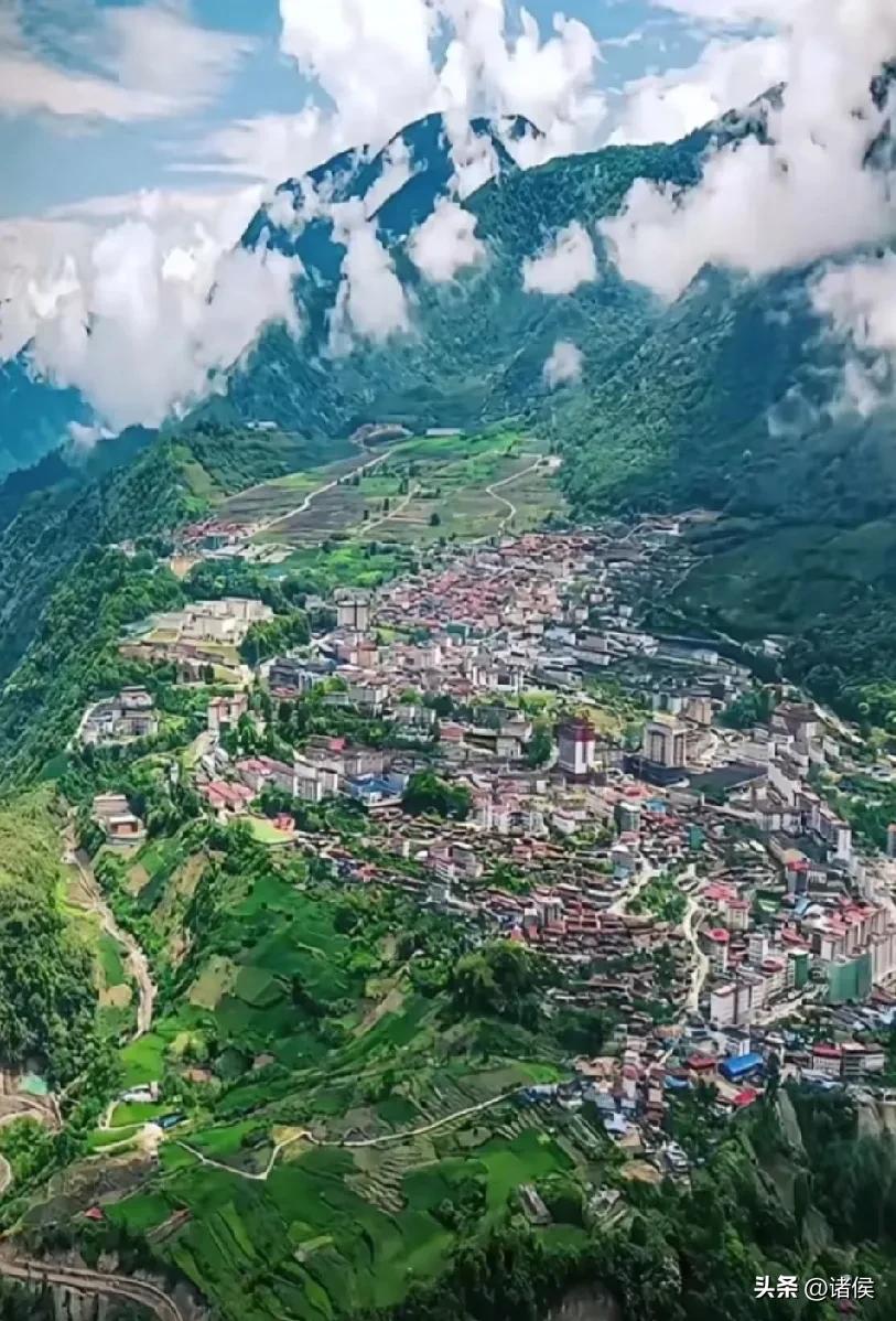 西藏墨脱即将涌入20万人！
墨脱县城这里建城面积不大，也就相当于内地一个镇的规模