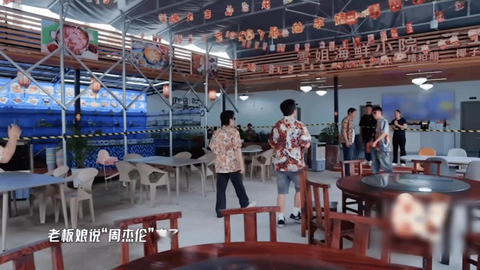 陈赫在海南路被路人认成周杰伦，老板这波认亲式营业太可爱了，眼镜：原来我才是最大功