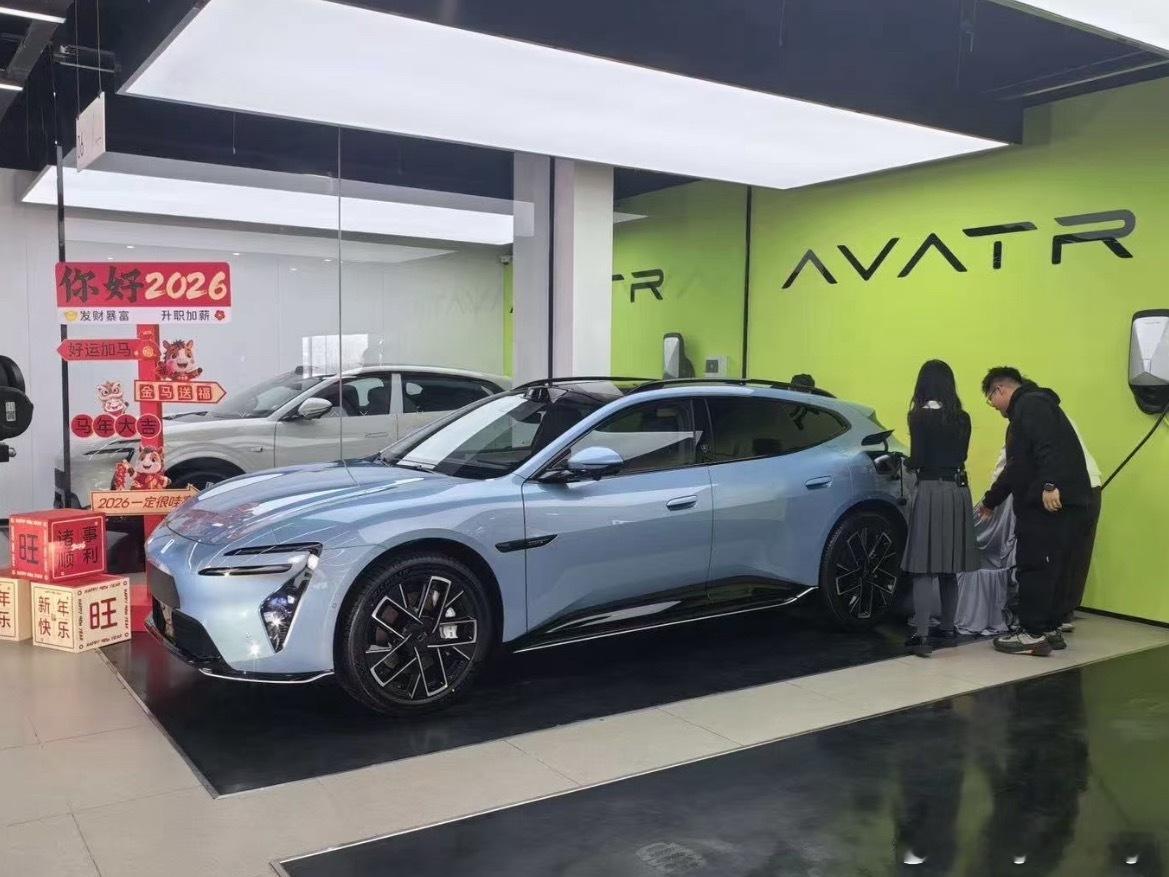 哦呦！06T都到店了哇看来是为春节车友们看车做准备了发布会年前是来不及了，先看实