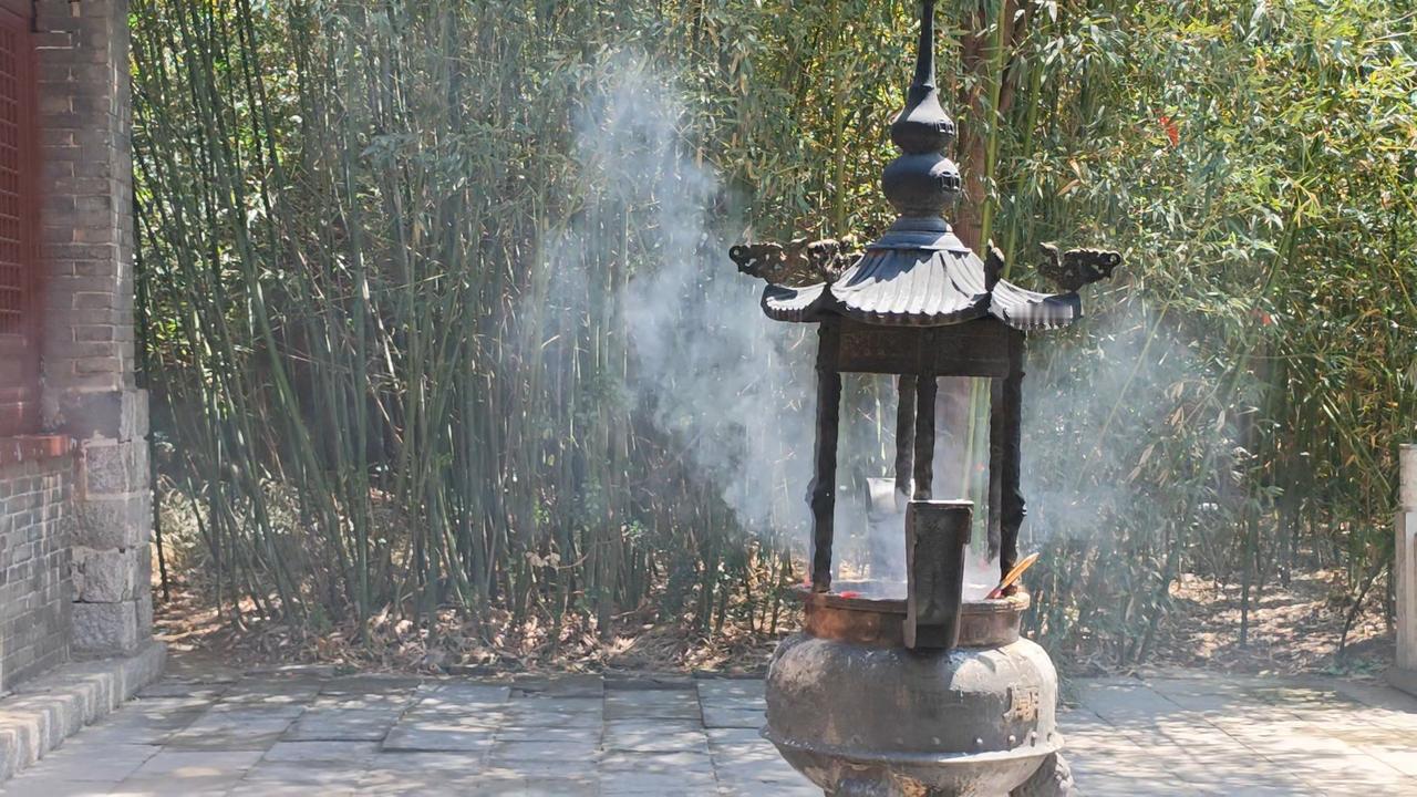 打断自己惯性的是清醒，
是主宰自己的灵魂，
人的精力与时间是有限的，
你有多自制