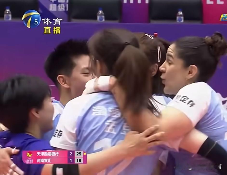 天津女排靠定海神针娜塔莉娅，逆转了河南女排！法拉利老了依旧是法拉利，这句话的含金