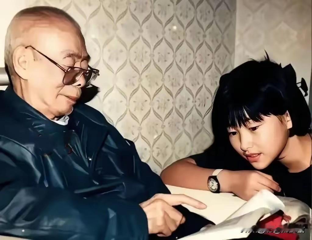 开国少将孙女常年登上全球最美面孔榜单！很多人看过她演的戏，却不知道爷爷战功赫赫