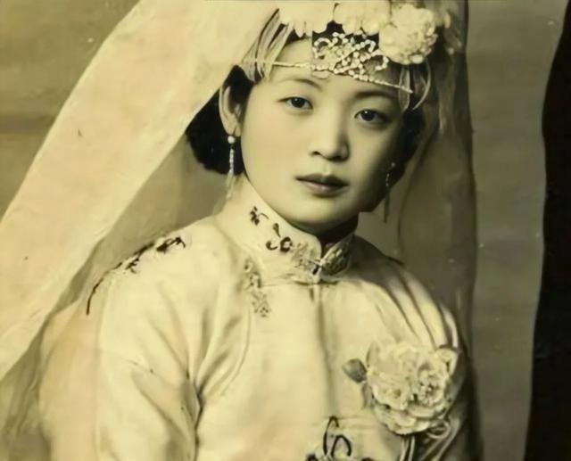 1931年，张恨水妻子指着17岁的周淑云怒骂：“你这个无耻的女人，凭什么抢我的丈