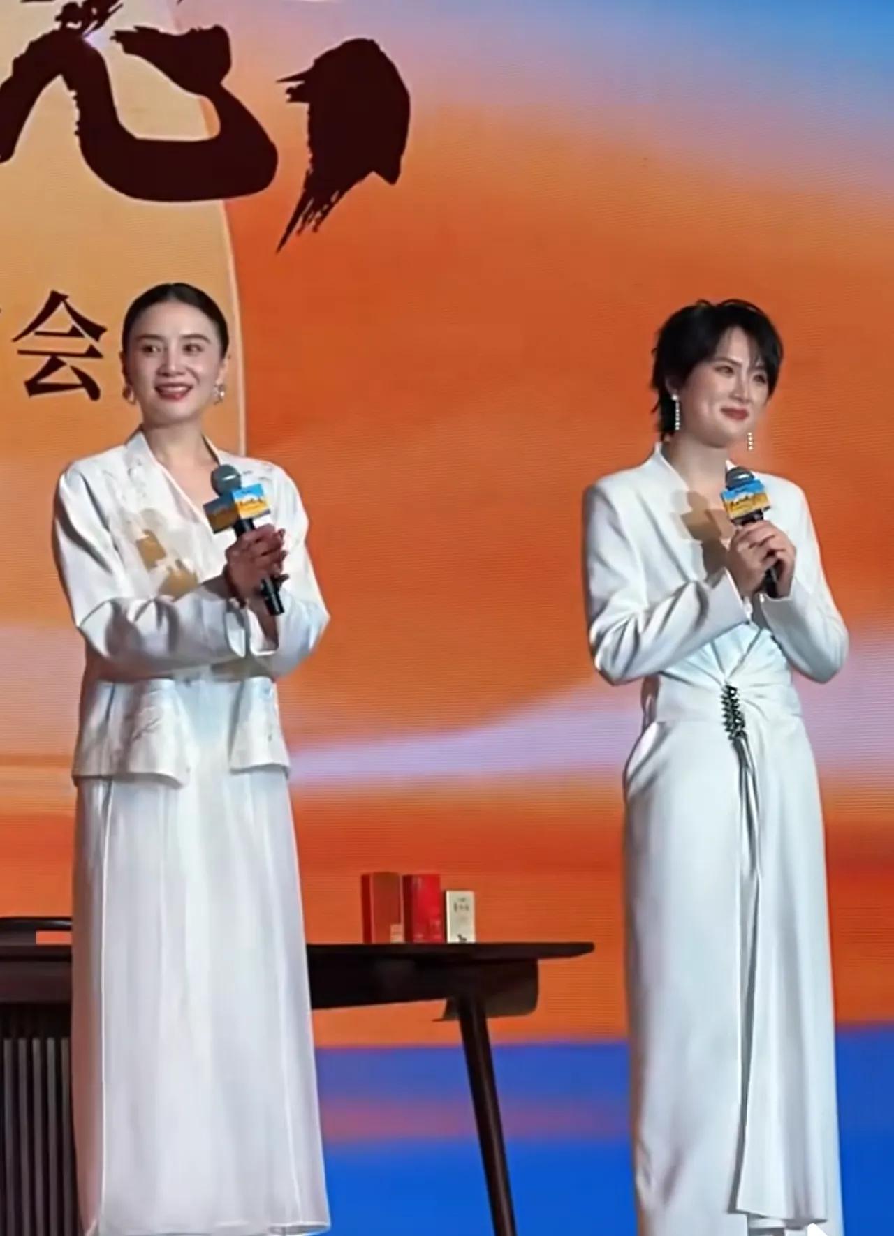 提笼、架鸟，鼠尾辫，
投名状就是入场券。
为了资源，顶着全网的骂名，
可见金钱的