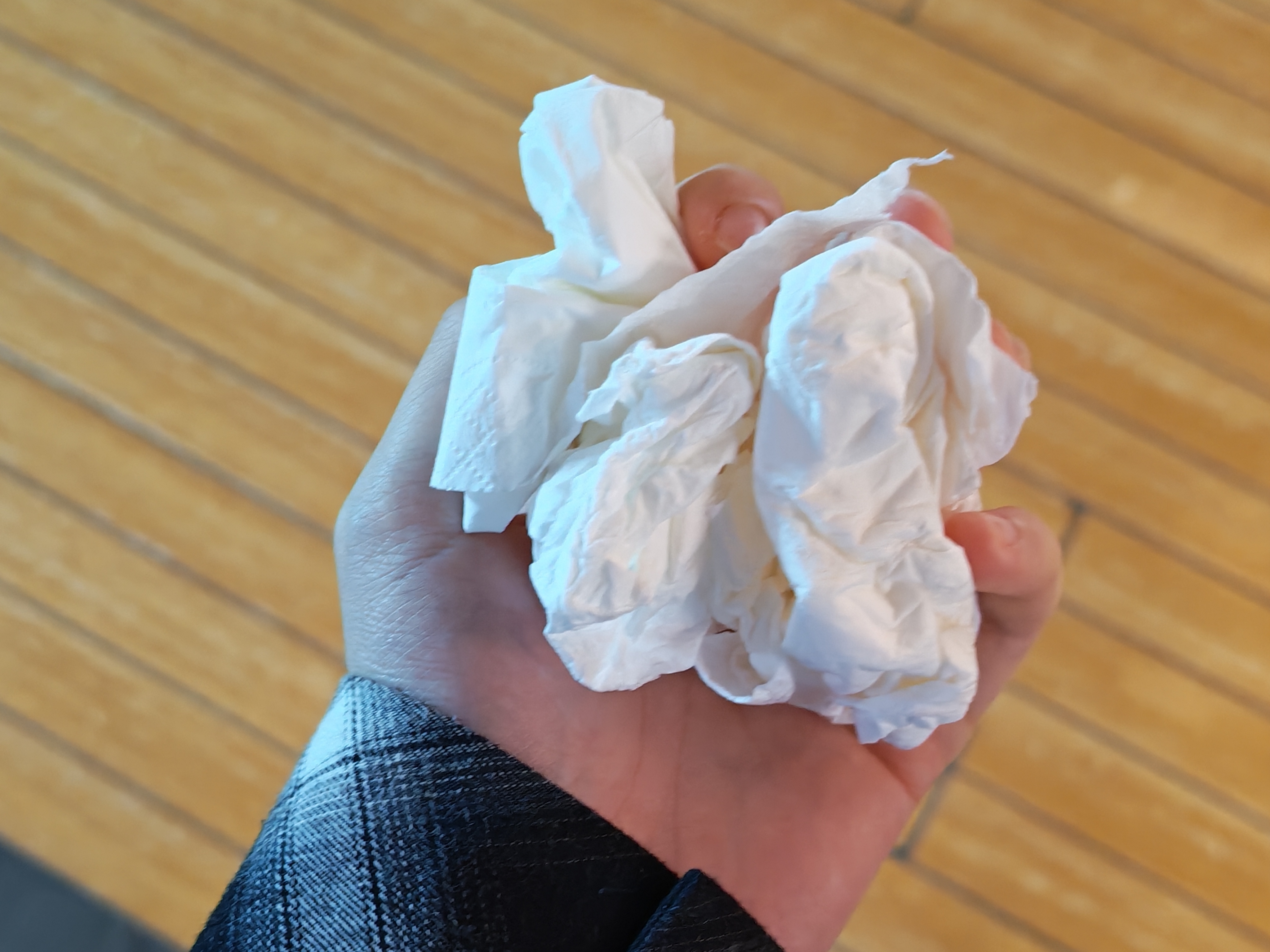 看《给阿嬷的情书》已哭得肿成一个猪头