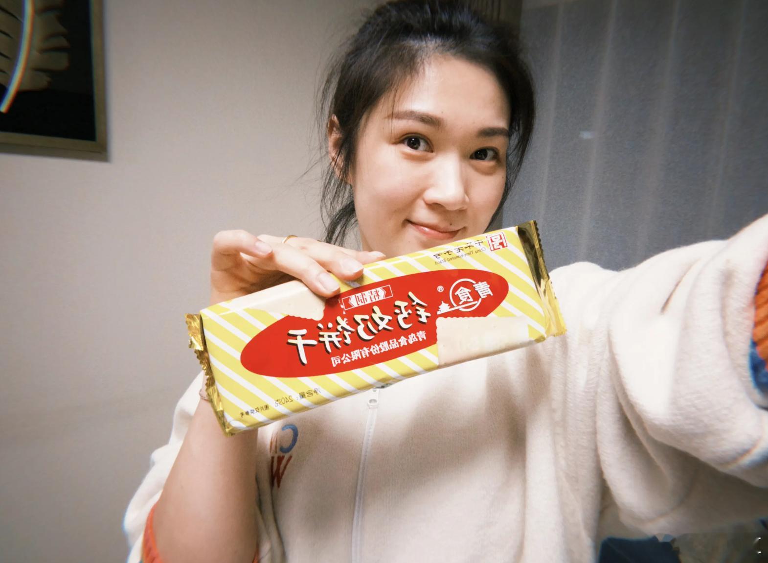 哈哈，王梦洁开始玩回忆杀了…… 小时候我还吃过儿童乐……  