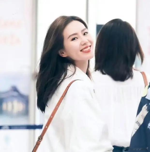 刘诗诗在85花中还算扛剧！赵丽颖的《与凤行》一骑绝尘，首播是3400万云合播放量