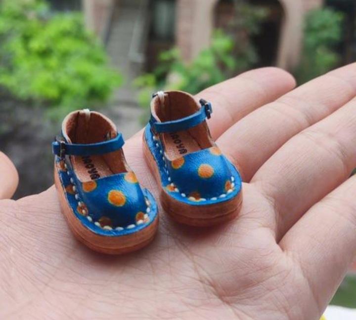 苏联冷笑话——先进
1952年莫斯科下达命令，苏联产量增长前10%的鞋厂可以评先