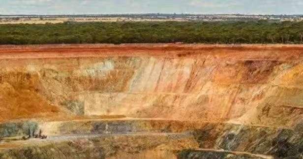 6.94亿吨矿石量轰动全球，矿在那儿可没人真买账，中国技术卡得死死的。

土耳其