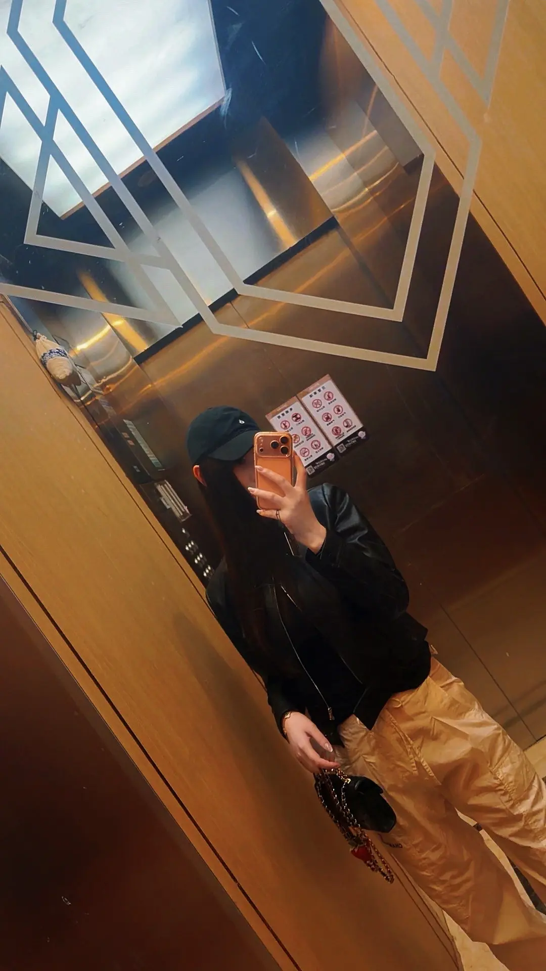 像我这样拧巴的人 要把别人推开一百次证明他对我的爱