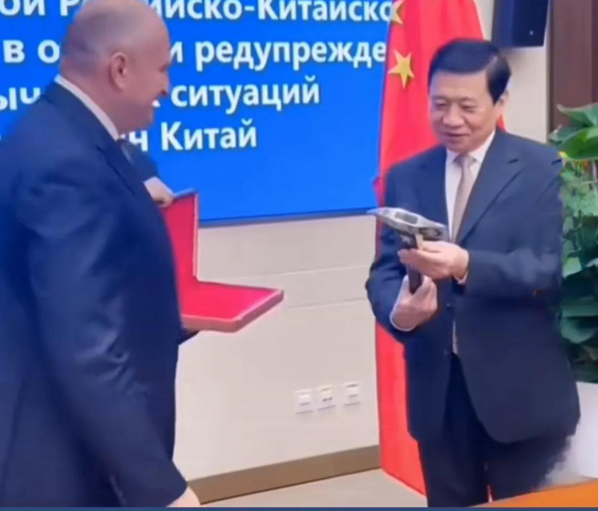中方收到俄罗斯“超硬”的礼物。

今日，俄罗斯紧急情况部长突访中国，中国应急管理
