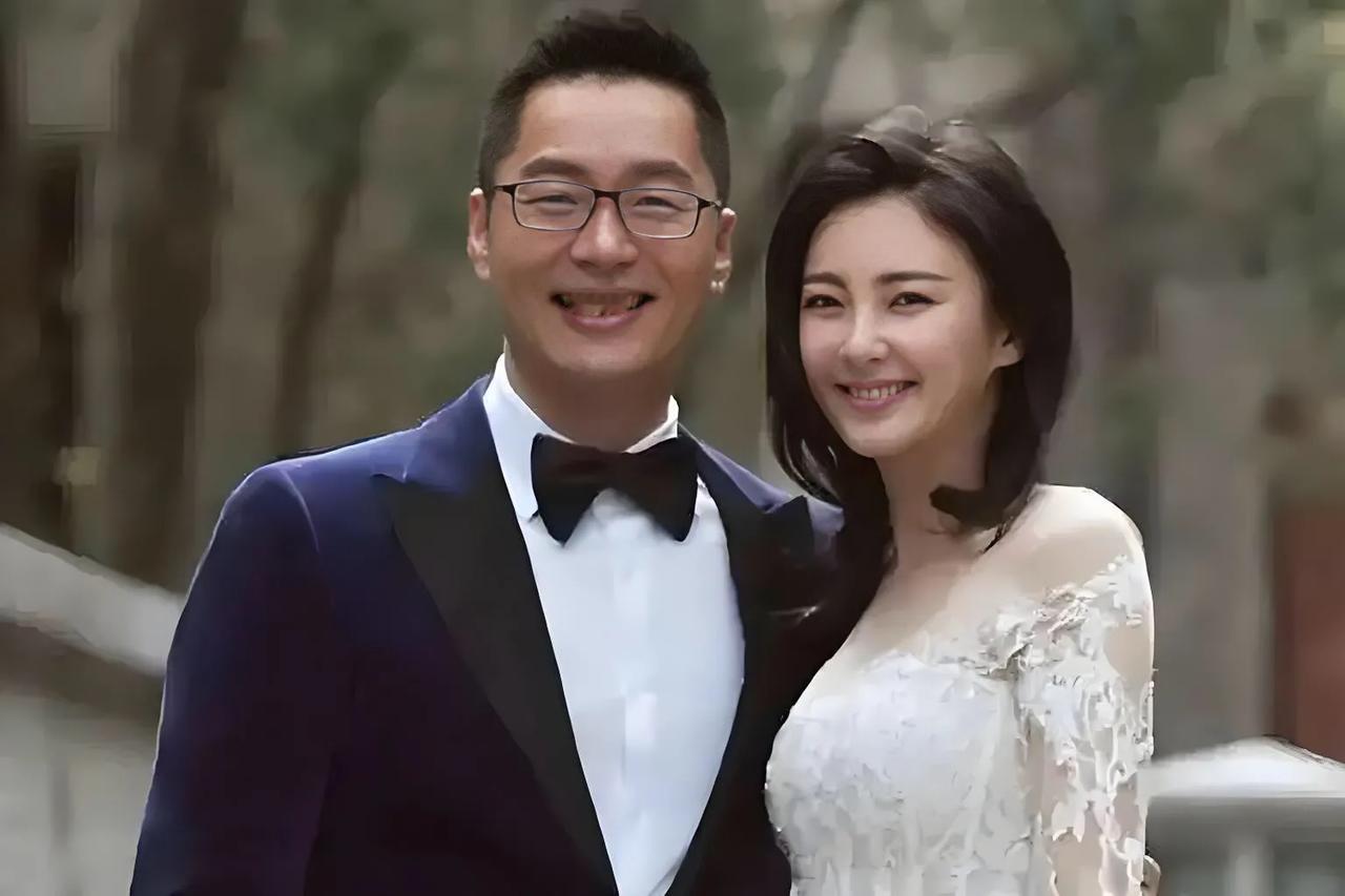 2016年，张雨绮和相识70天的富商袁巴元闪婚，不久后就火速生下了一对龙凤胎。没