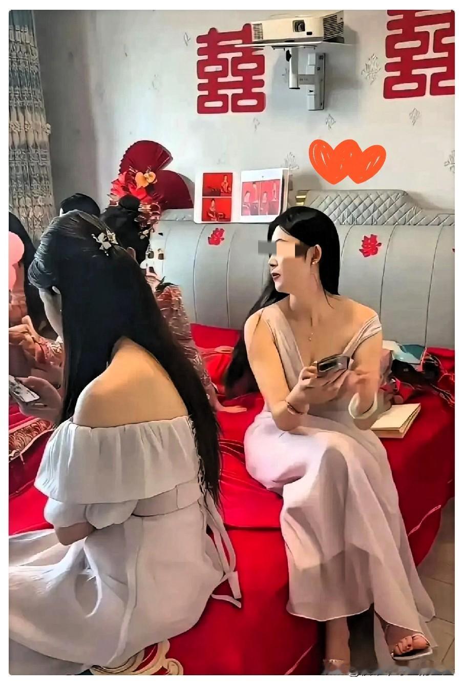 尴尬死啦，近日，山西一小伙去给老表当伴郎，到了现场直接傻眼，女方请来的伴娘，居然