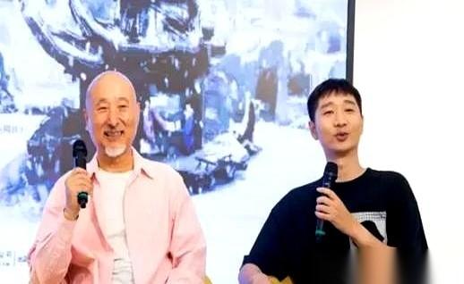 陈佩斯的儿子陈大愚，有天问了他一个要命的问题。
“爸，我要是跟我媳妇吵架了，你向