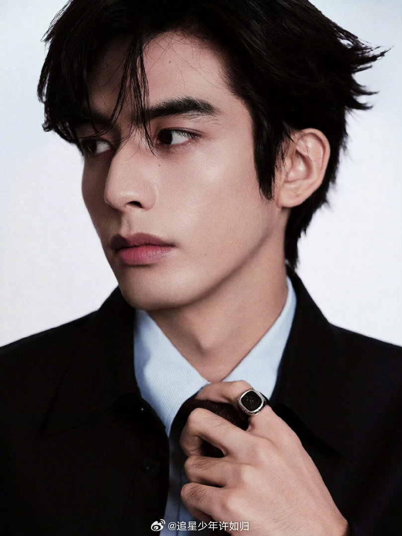 宋威龙27岁的第一个代言宋威龙一个月连宣三个代言 生日当天收到新代言，这礼物确实