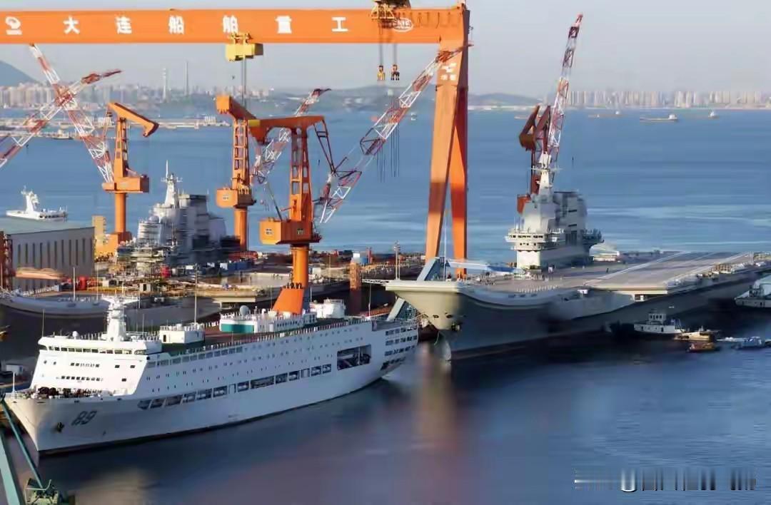 联合早报10月12报道：“中国将从10月14日起对涉美船舶收取额外港务费用。商务