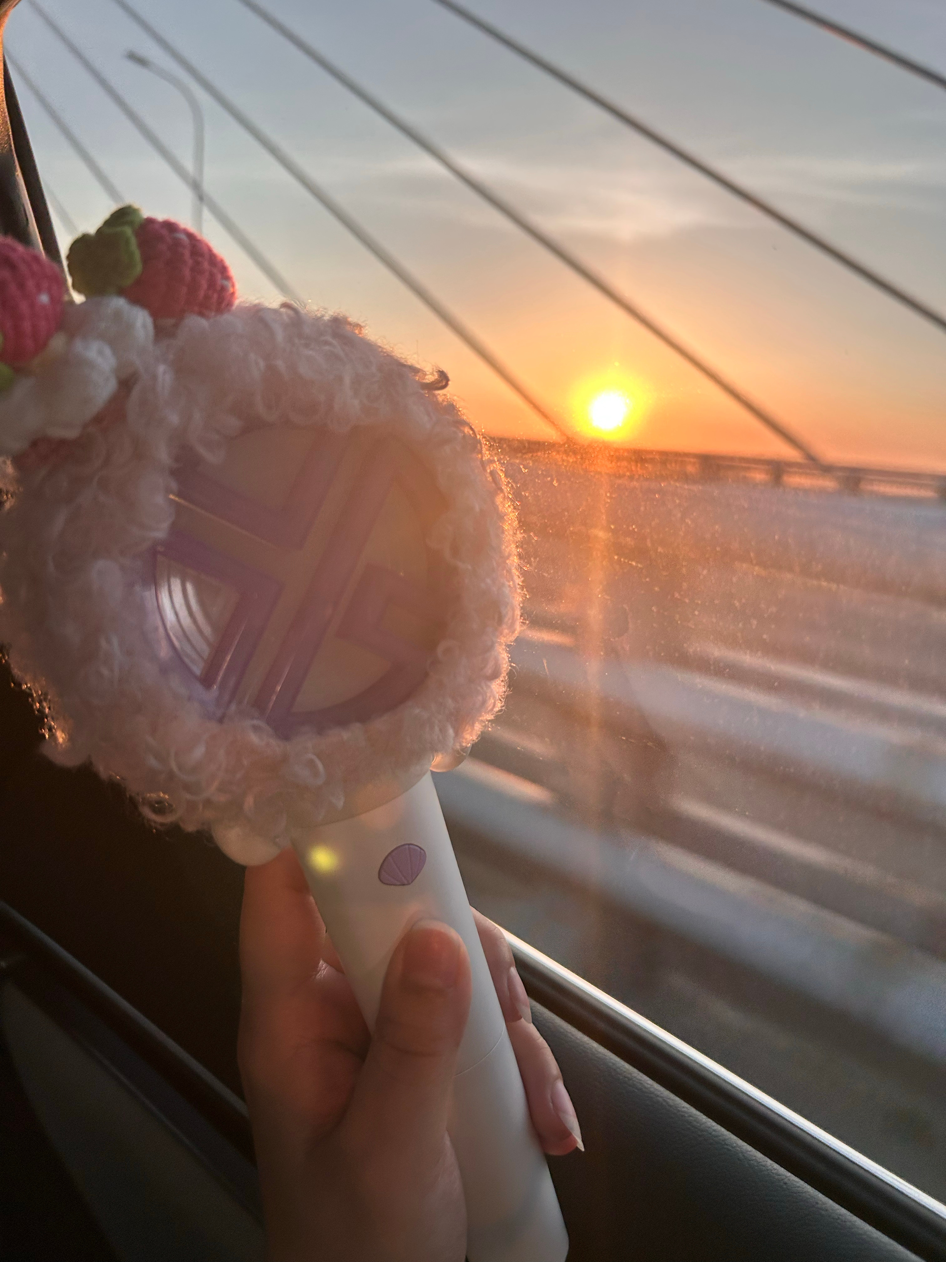 张艺兴  昨天最后一场的路上还追夕阳呢 
