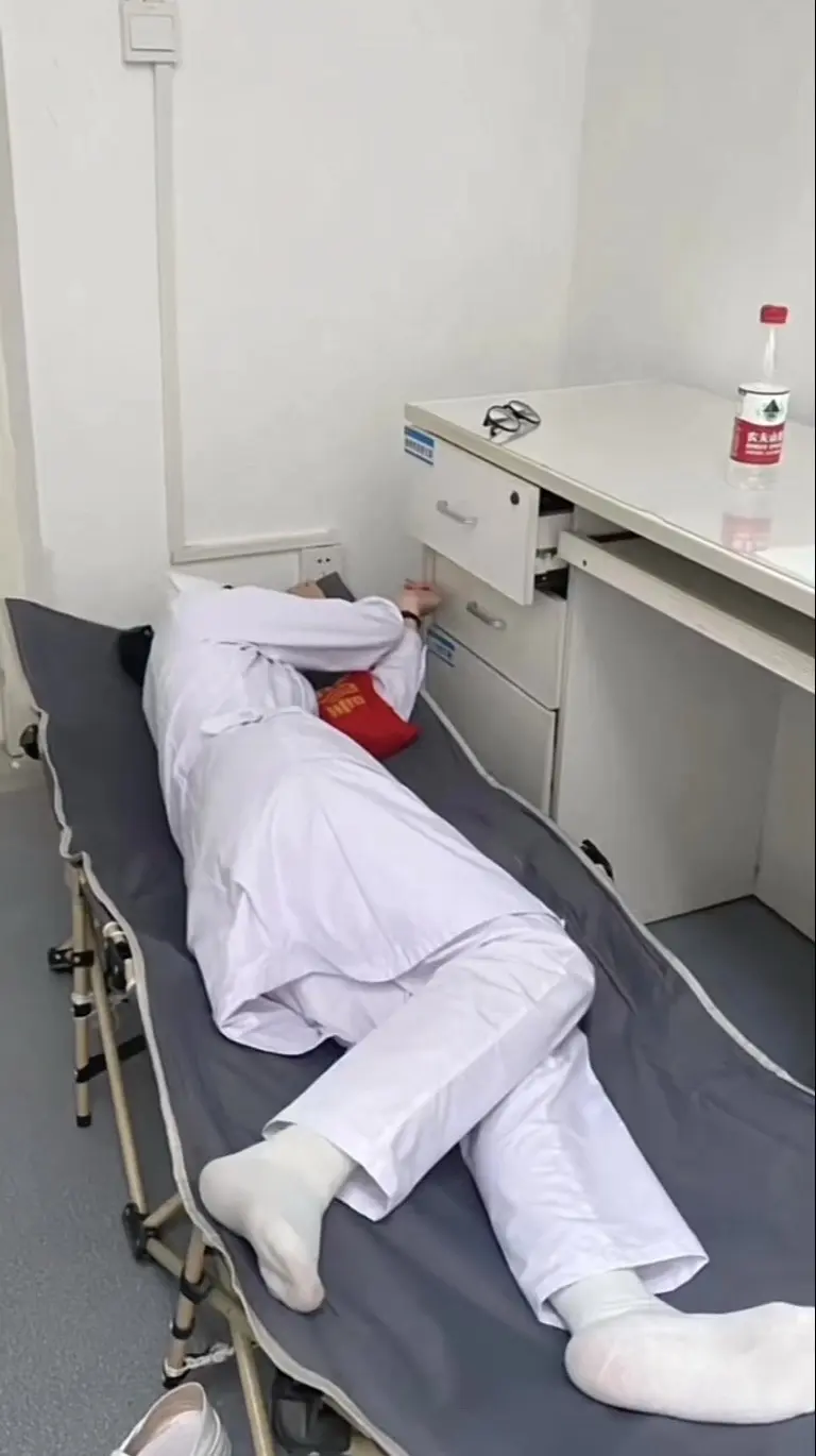 就累呀 疲惫呀 熬夜身虚遭罪呀