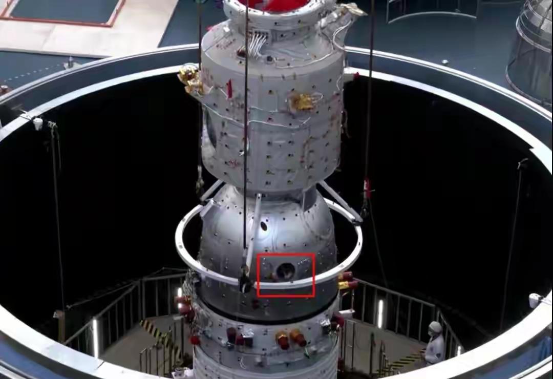 突发！西班牙卫星遭受不明太空撞击，离地面5万公里，怎么回事？
5万公里高空警报拉