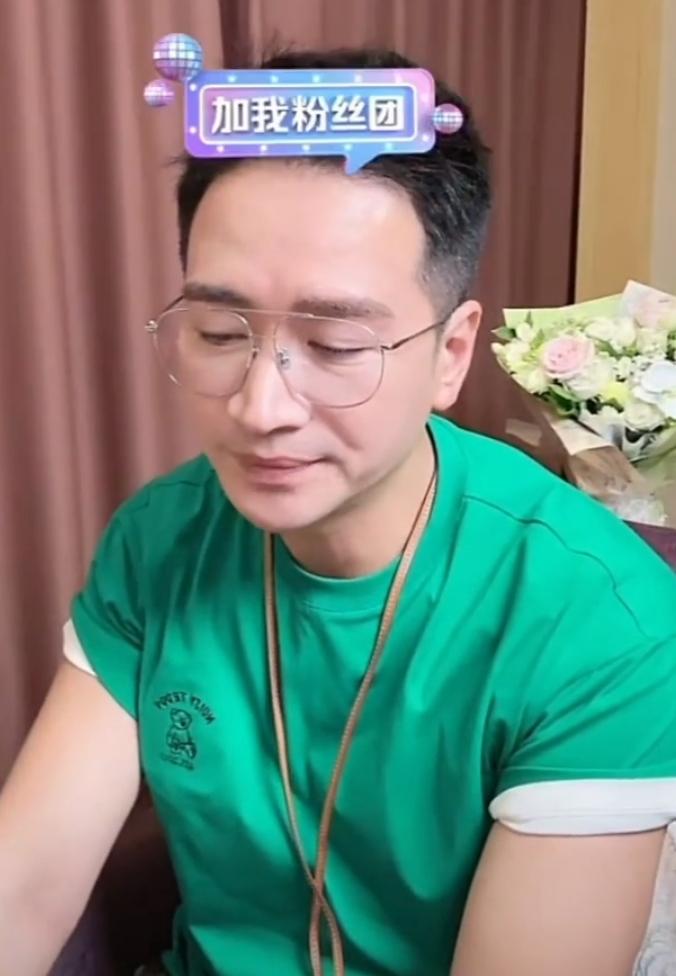 何晟铭还挺坦诚的
承认自己就是在蹭于正流量，的确，既然事情牵扯到他了，这波流量不