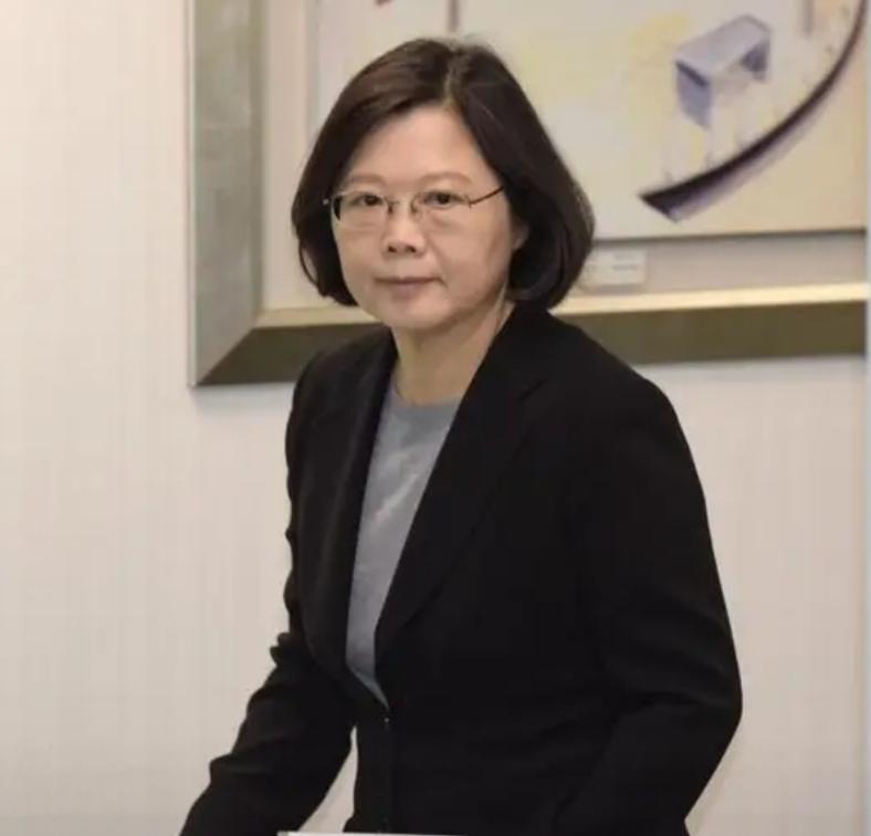 蔡英文罕见发声：“我是台湾人并没有错，我是中国人，因为我是念中国书长大的，受的是