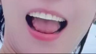 妈咪你舌头齿痕好严重，脾虚湿气重，少喝冰美式少熬夜多运动 