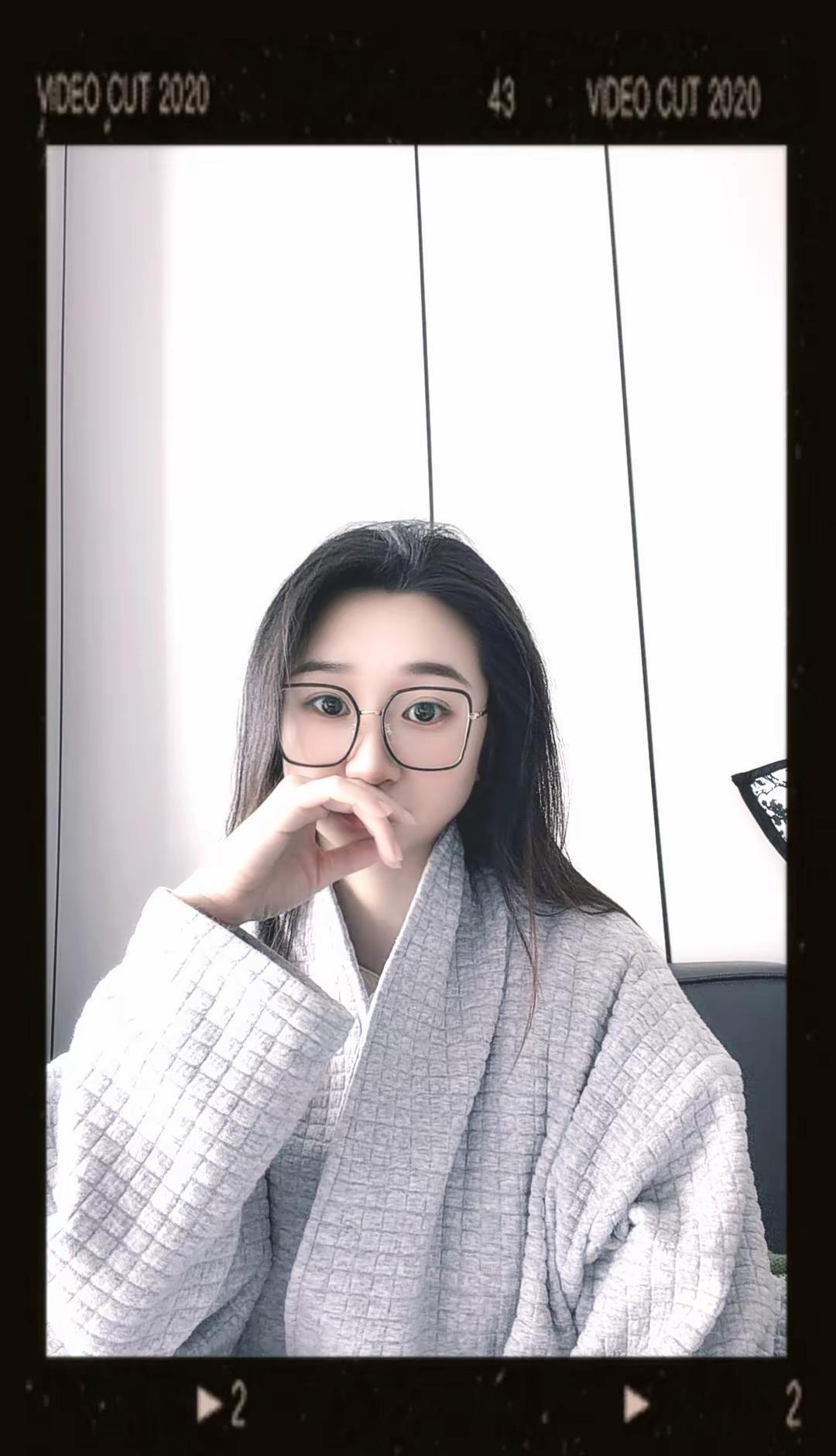 我的青春一直回头一直看…居家ootd穿搭