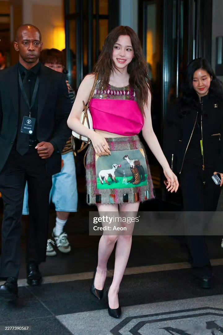 欧阳娜娜LV大秀G社生图好家伙！欧阳娜娜LV大秀G社生图新鲜出炉✨原相机镜头丝毫