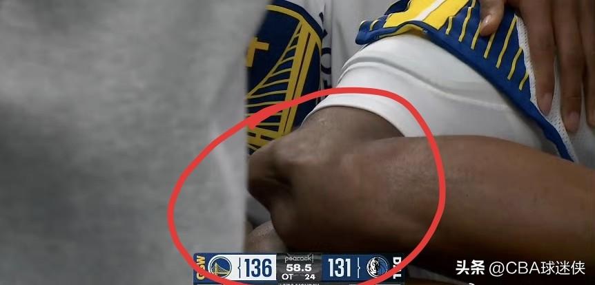 揪心！穆迪膝盖严重变形，库里抱头不忍直视，这可能是最残酷的一幕

NBA赛场上最