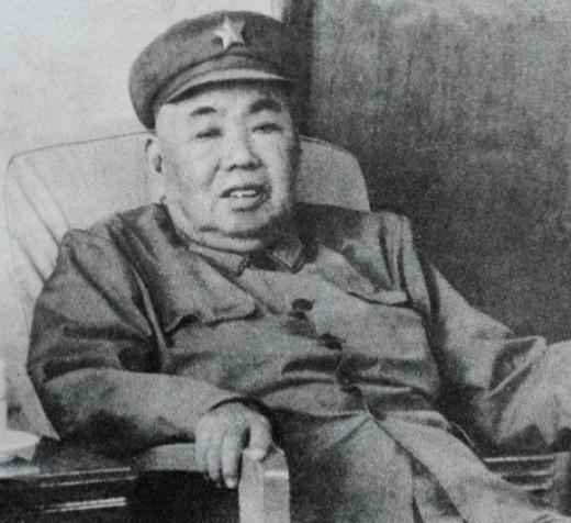 [微风]1976年许世友来到毛主席故乡韶山，就在喝酒时，许世友女儿突然上前耳语，