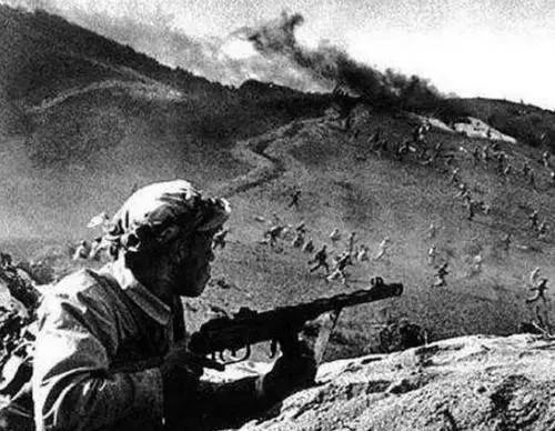 1952年，志愿军突然发明了一款“神秘武器”，杀伤力极大，每次都把美军吓得四处乱