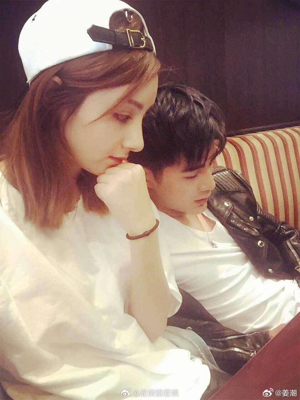 西双版纳偶遇姜潮麦迪娜  看着姜潮和麦迪娜一路走来，才明白真正甜蜜的爱情不一定轰