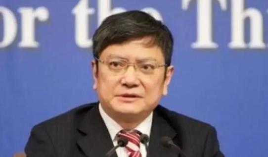 郑强教授这话，算是把窗户纸捅破了。他说AI再这么搞下去，饭碗都要成问题了。
 