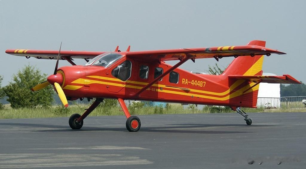 🇷🇺1993年12月28日，SM-92“Finist”轻型飞机首飞成功。
