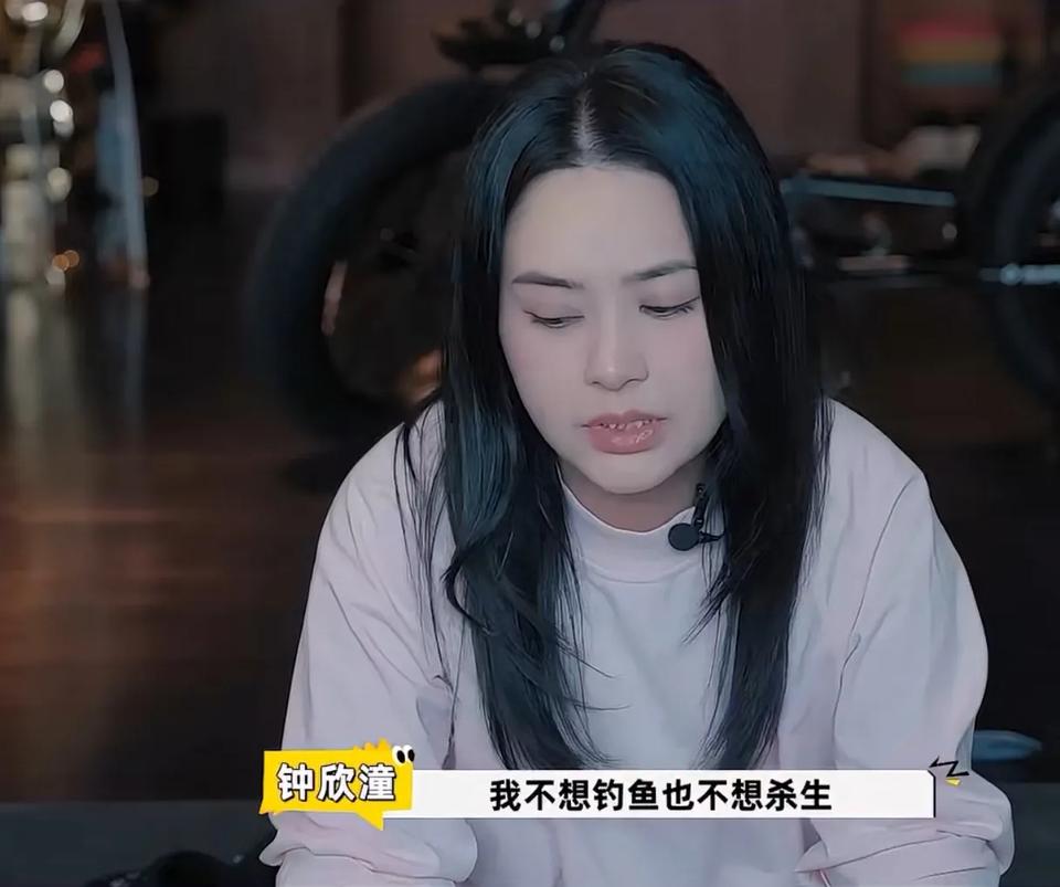孟鹤堂邀请阿娇钓鱼，
阿娇秒拒绝。
阿娇坦言不想杀生。

这个时候孟鹤堂的出“绝