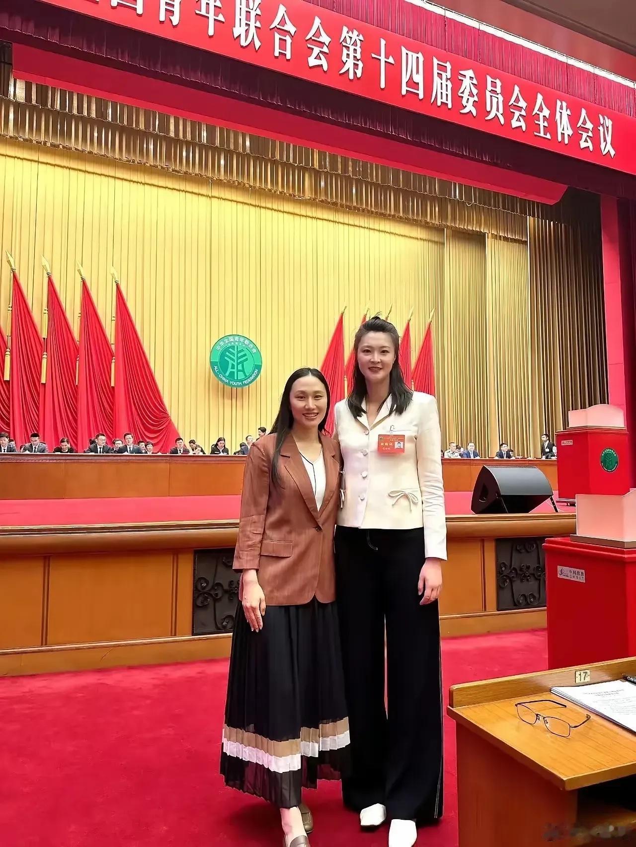 惠若琪旁边阿姨是谁？一定也很有地位